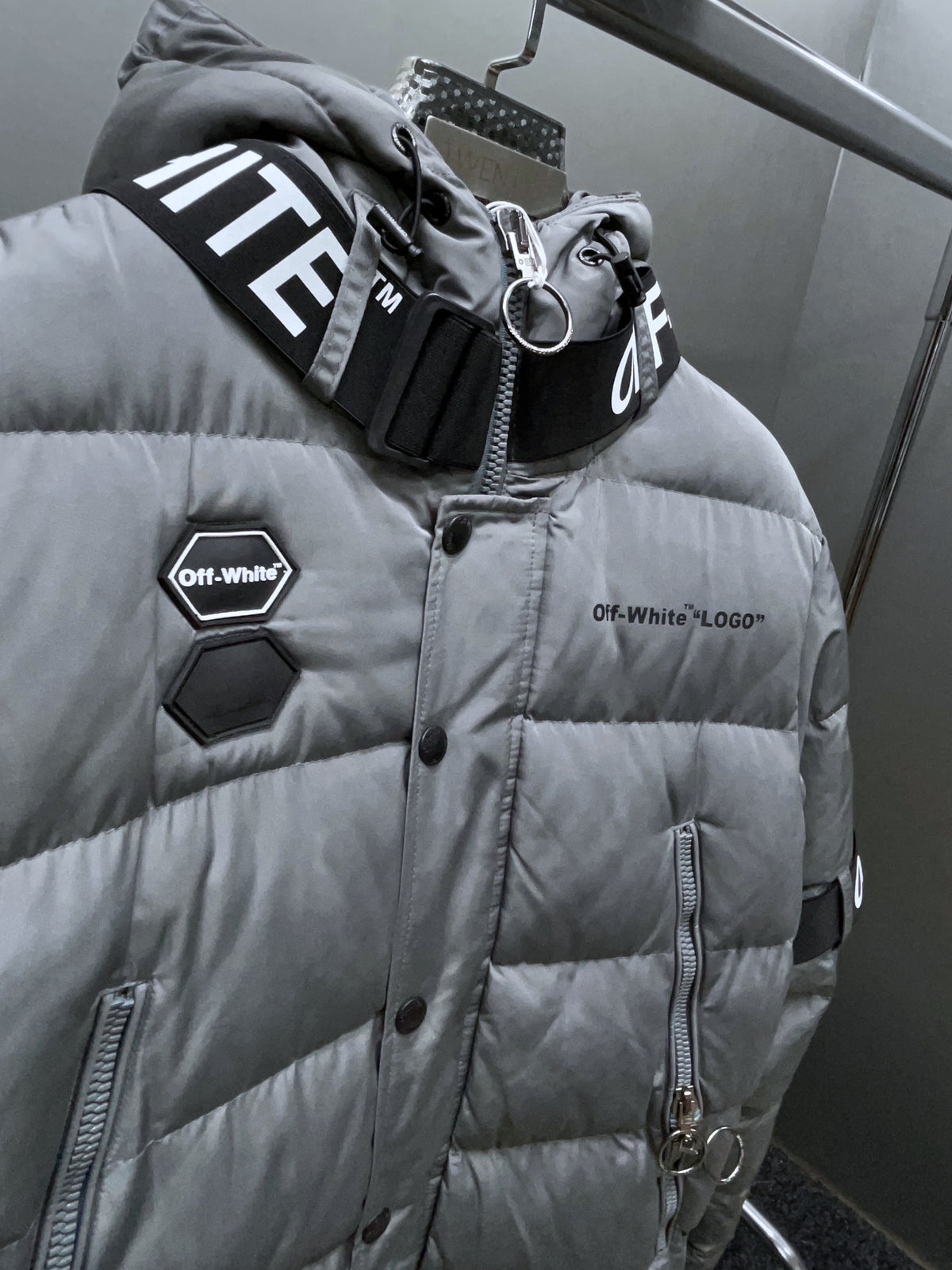 OFF WHITE