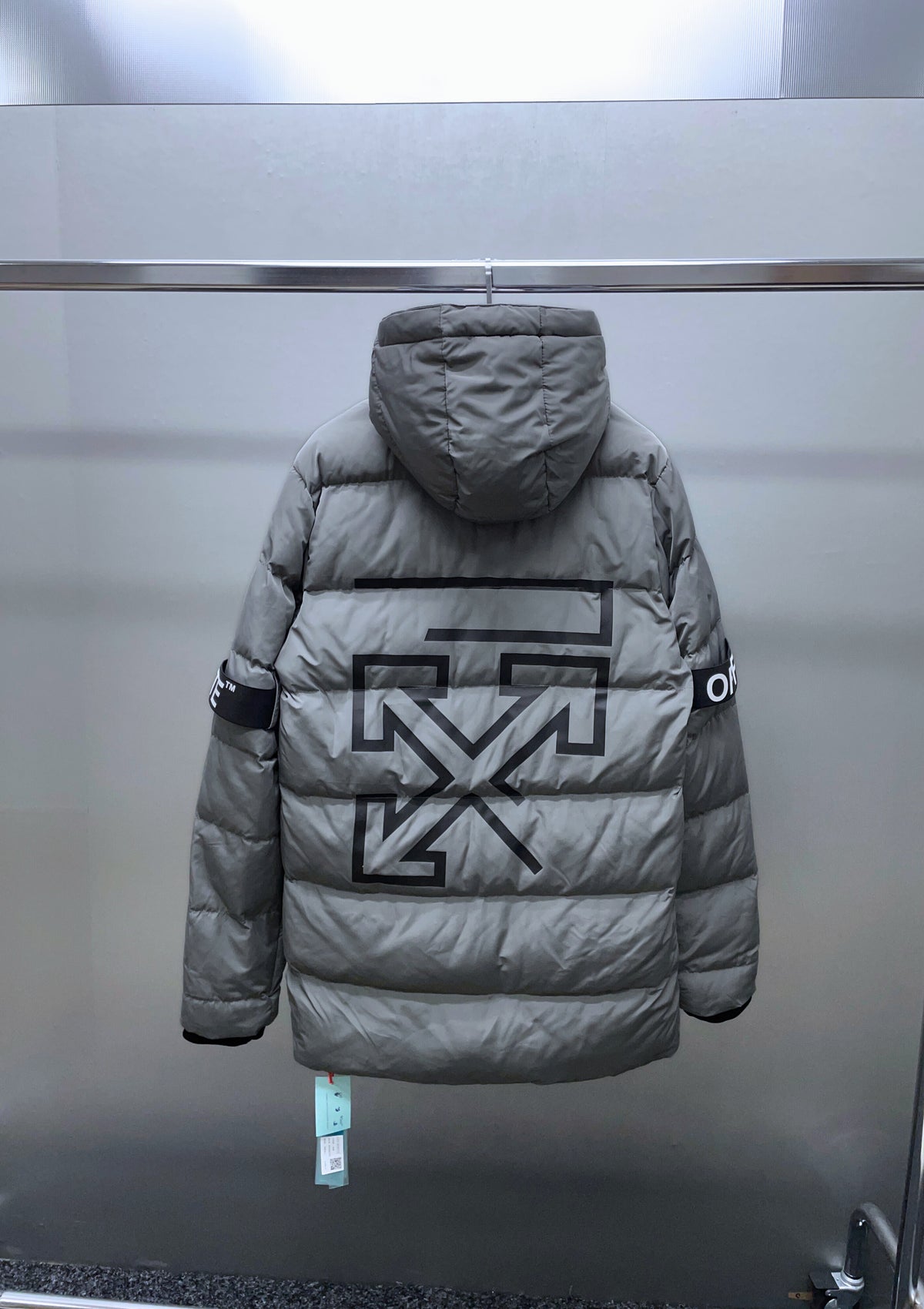 OFF WHITE