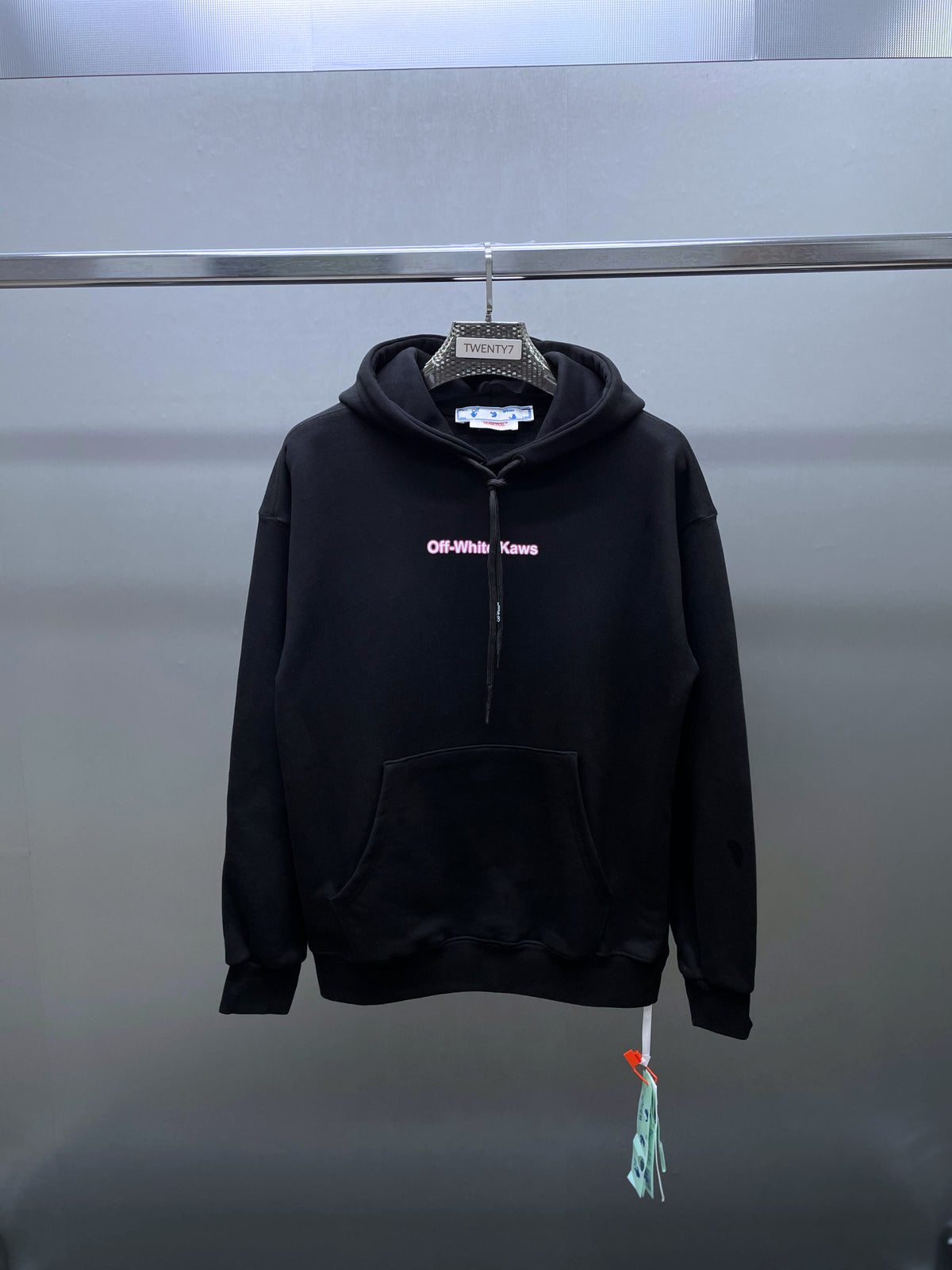 OFF WHITE