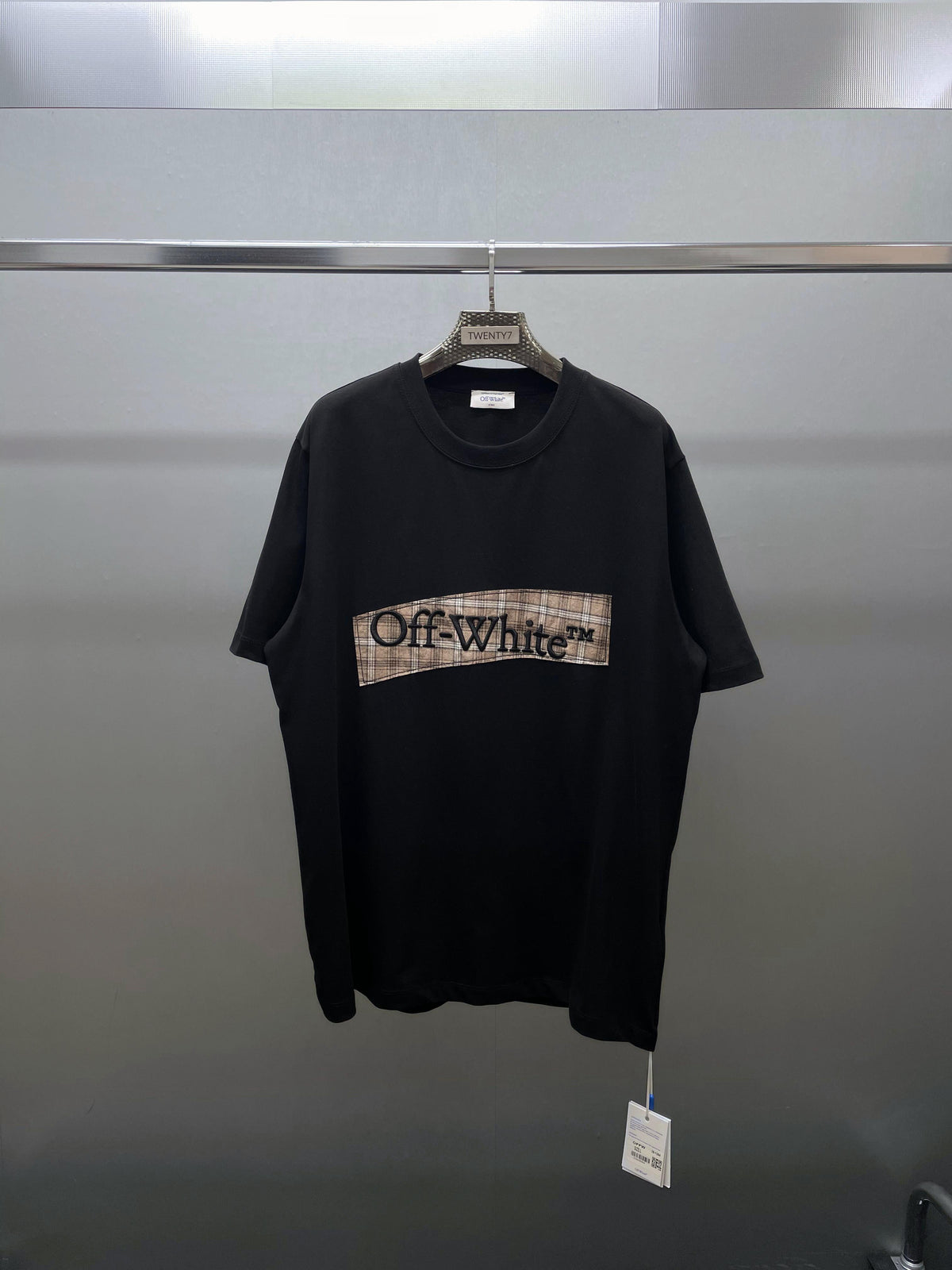 OFF WHITE