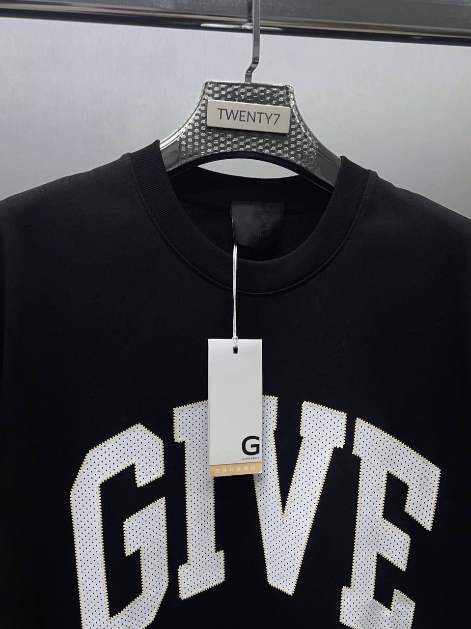 GIVENCHY