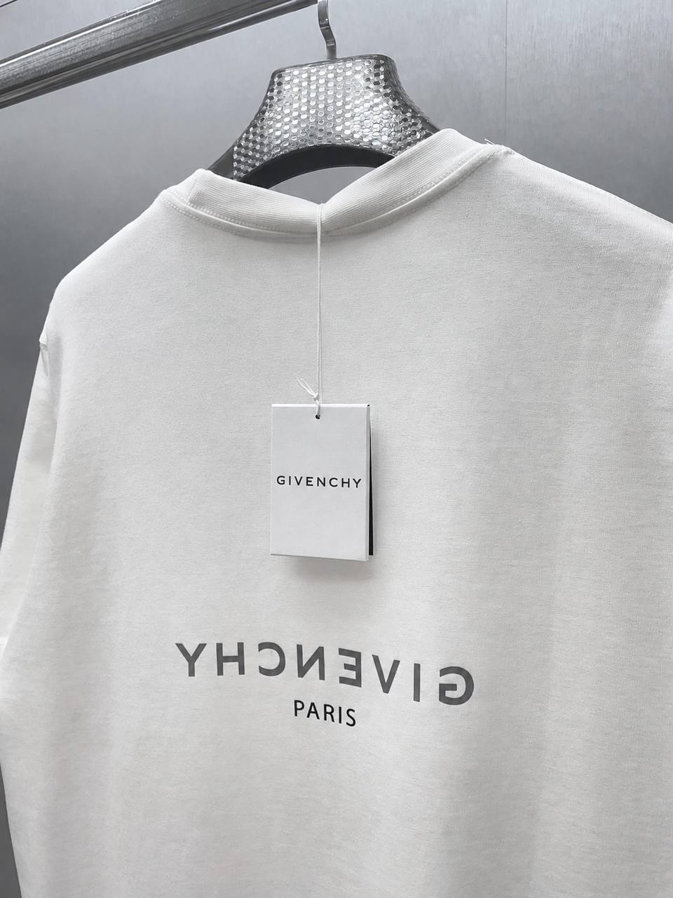 GIVENCHY